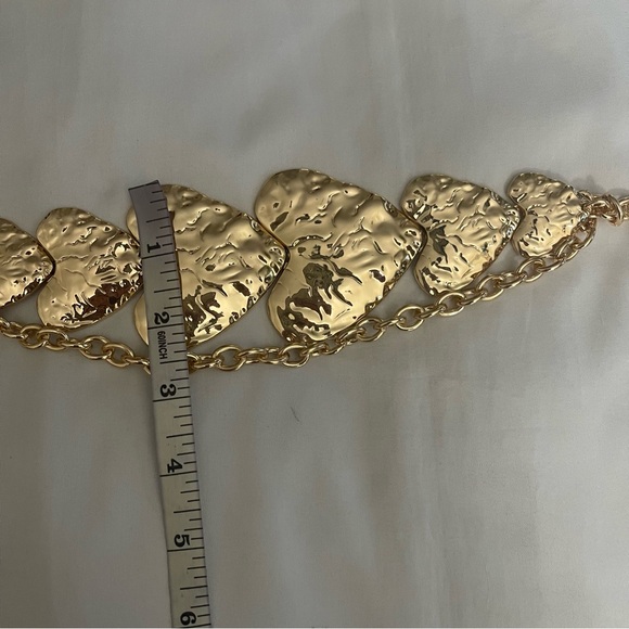 Gold tone metallic hearts statement chain belt - Picture 9 of 10